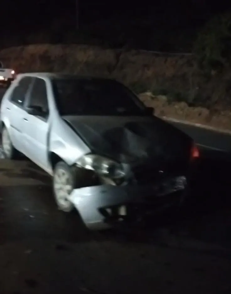 Vídeo registra momento exato de acidente envolvendo três carros em Colatina; duas pessoas ficaram feridas