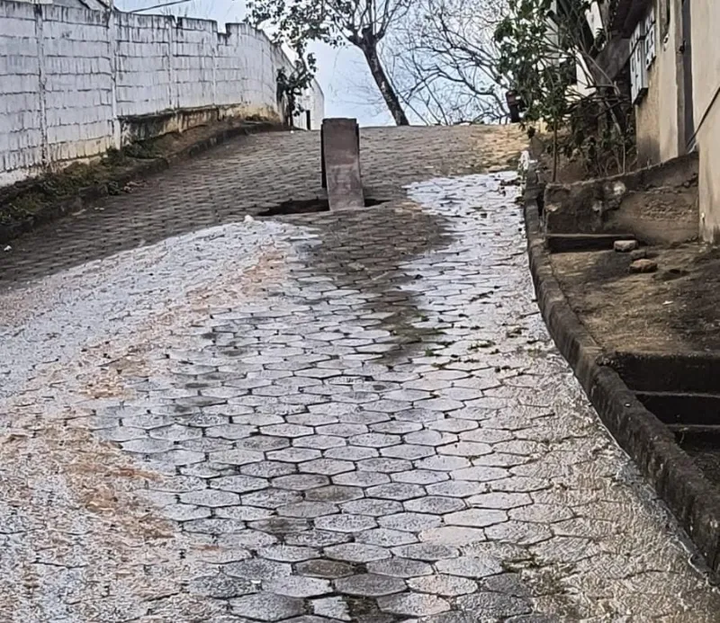 Comunidade: vazamento de água provoca desperdício e danos ao calçamento em Colatina