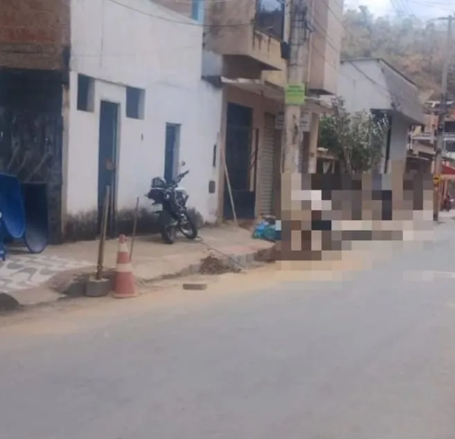 Comunidade: restos de obras nas ruas obrigam moradores a agir por conta própria em Colatina