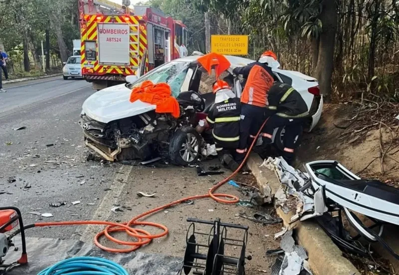 Colisão frontal na BR-259, em Baunilha, deixa três feridos — um deles com fratura exposta