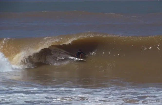 Balneário de Linhares recebe primeira etapa da Tríplice Coroa de Surfe