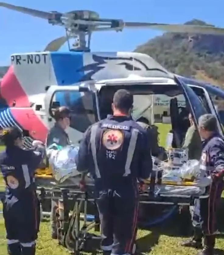 Homem de 72 anos sofre queimaduras em Ecoporanga e é transferido de helicóptero para hospital na Serra