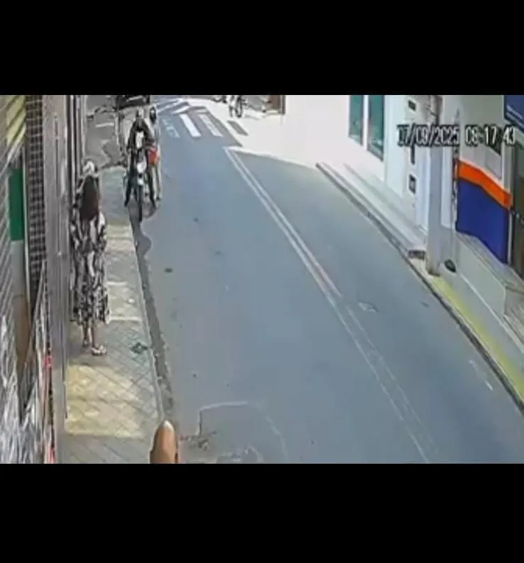 Homem é atropelado por motociclista ao atravessar na faixa em Vila Lenira, Colatina