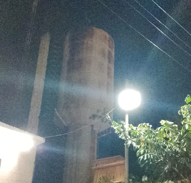 Comunidade: há mais de dois meses, reservatório elevado desperdiça água em bairro de Colatina