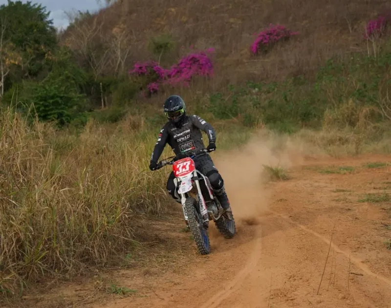 Colatinense Patrik Capilla conquista título inédito e se torna campeão mundial de Enduro na categoria Open 4T
