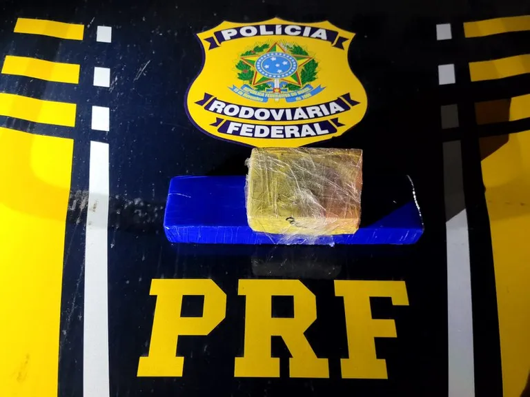 PRF apreende mais de um quilo de maconha na BR 259, em Colatina