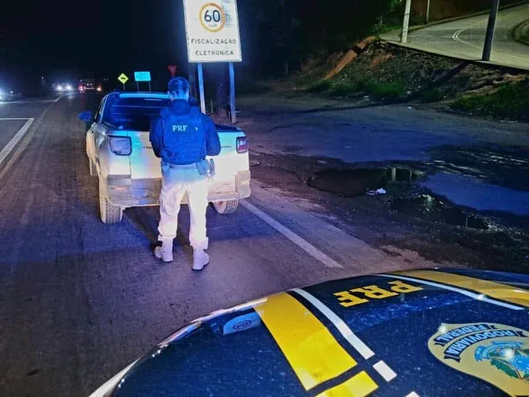 PRF recupera carro clonado durante Operação Estado Presente em Colatina