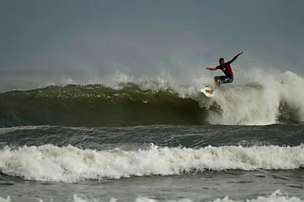 Regência recebe etapa do Circuito Brasileiro de Surfe com mais de 100 atletas profissionais