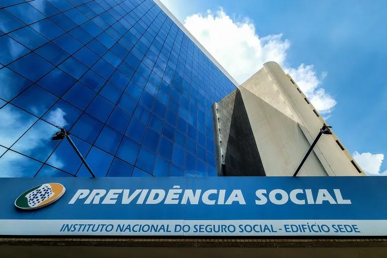 Mais de 43 mil aposentados e pensionistas já receberam devolução de descontos indevidos no INSS no Espírito Santo