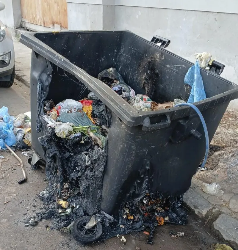 Comunidade: caixas de lixo queimadas revelam insegurança crescente no bairro Vila Lenira, em Colatina, dizem moradores