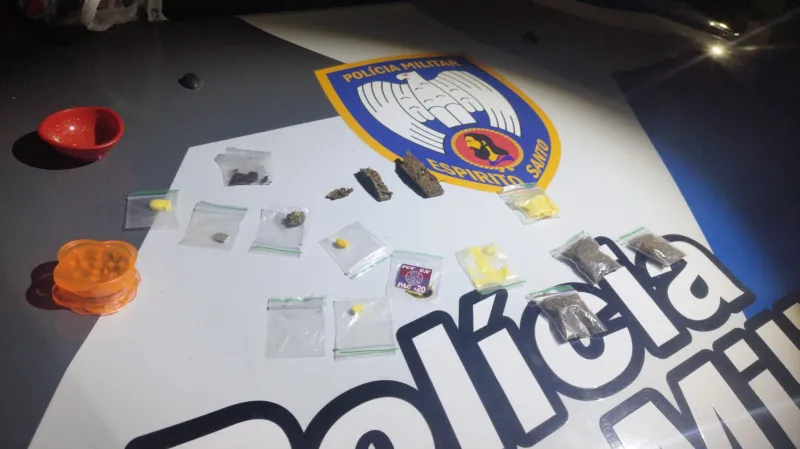 Mulher é flagrada com drogas escondidas nas partes íntimas dentro de van em Colatina