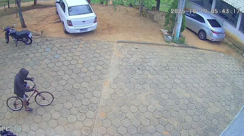 Furto de bicicleta em Colatina: morador flagra ladrão rondando casa durante a madrugada