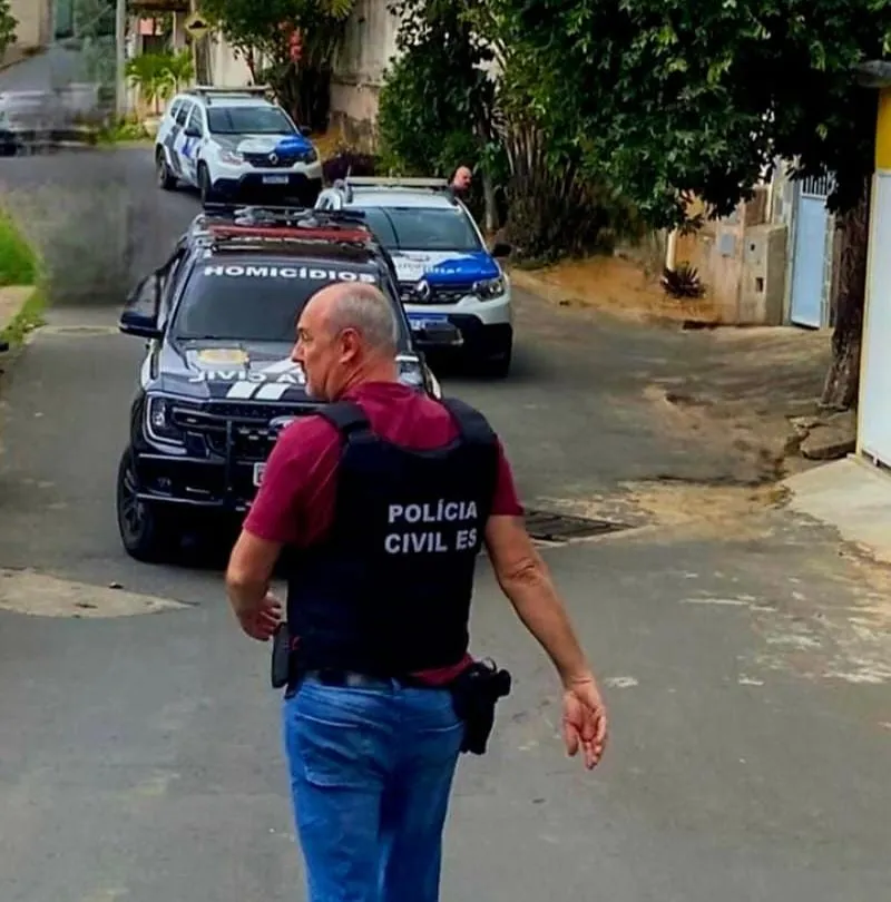 Irmãos suspeitos de matar homem a tiros em plena luz do dia são presos em Colatina