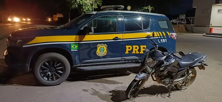 PRF recupera motocicleta furtada na BR-259 em Colatina; condutor confessou ter comprado o veículo em rede social