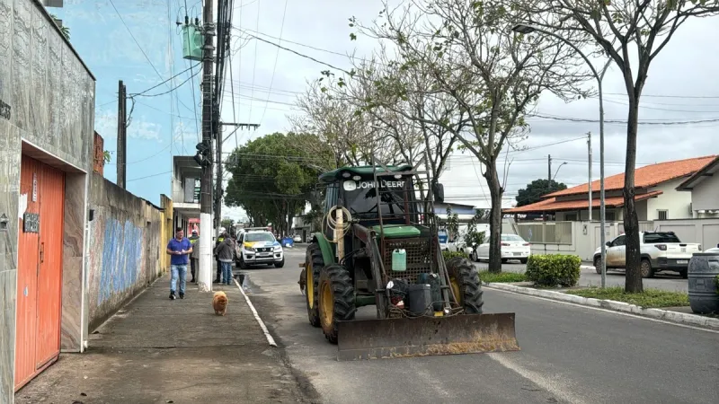 Trator se envolve em acidente com ciclista em Linhares; mulher fica ferida