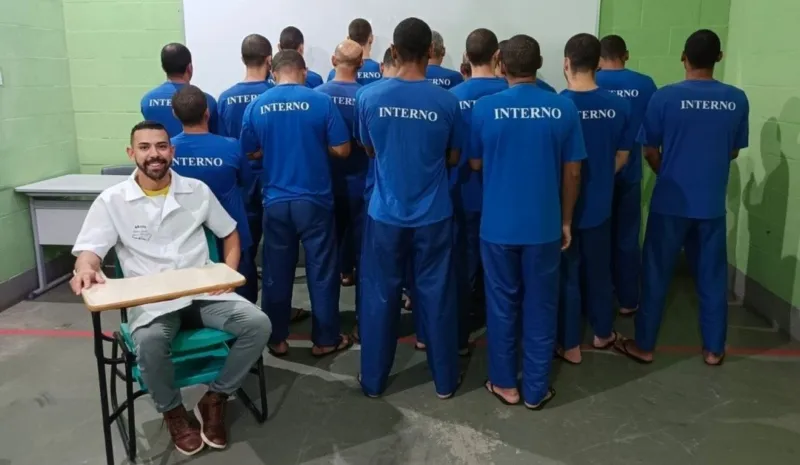 Professor vence prêmio nacional por criar Feira de Ciências dentro de presídio em Linhares