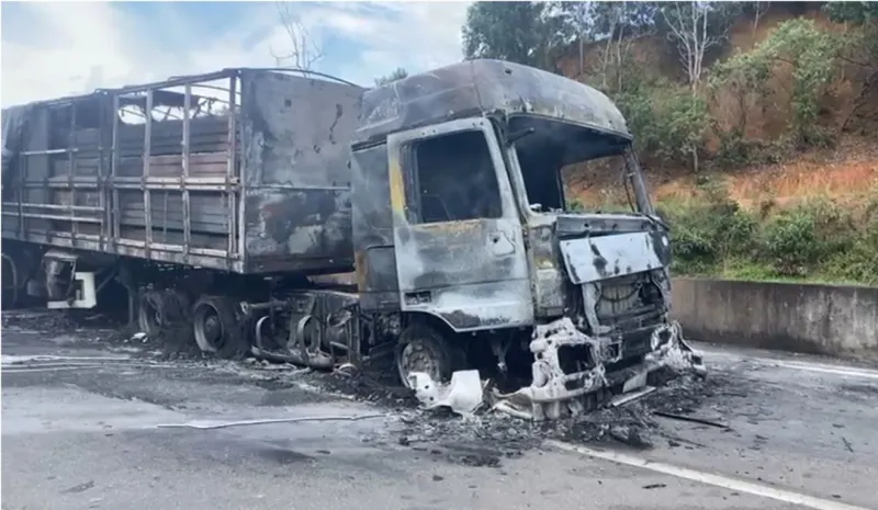 Vídeo: três acidentes são registrados na BR-101 em Ibiraçu na manhã deste sábado