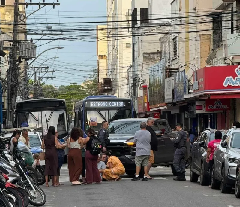 Idoso é atropelado na faixa de pedestres no Centro de Colatina