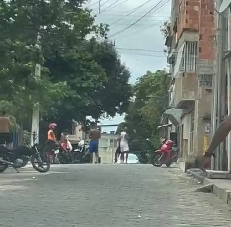 Vídeo registra briga horas antes de assassinato em bairro de Colatina