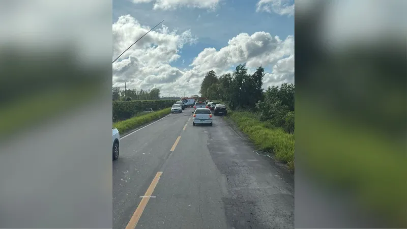 Motociclista morre após ser atingido por peça que se soltou de caminhão na ES-356, em Jaguaré