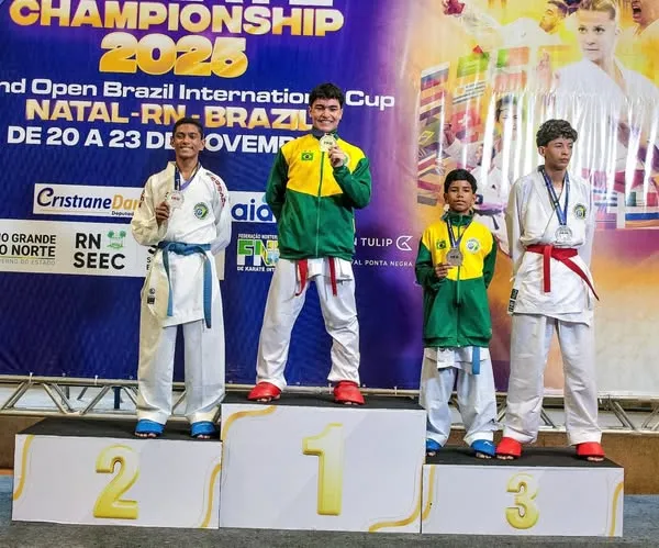 Atleta linharense de 15 anos conquista o Pan-Americano de Karatê e garante vaga no Mundial de 2026