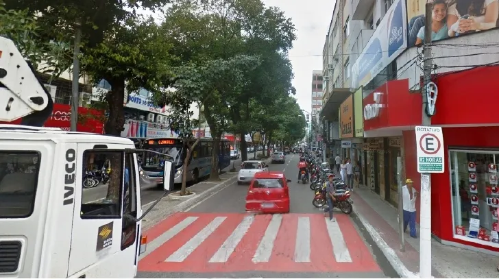 Adolescente é assaltado por homem armado com faca no Centro de Colatina