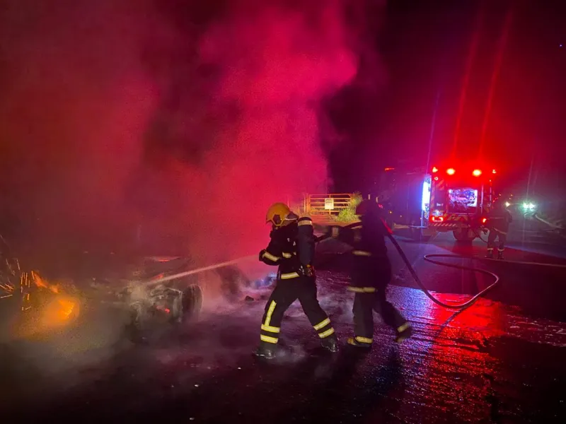 Veículo pega fogo na BR-259, próximo ao Motel Las Vegas, em Colatina