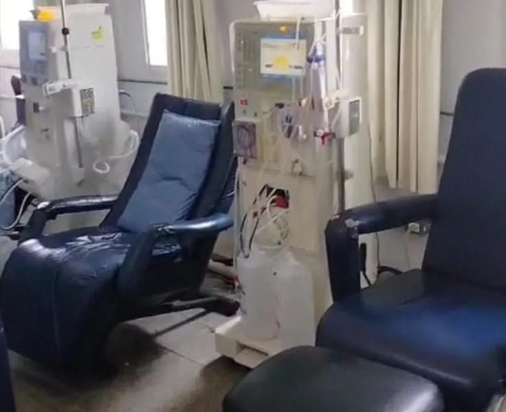Cadeiras quebradas e calor: hemodiálise de hospital em Colatina é alvo de muitas críticas