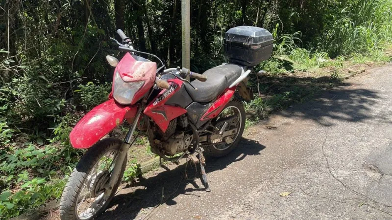 Motocicleta é furtada em pátio de posto de combustível em Governador Lindenberg