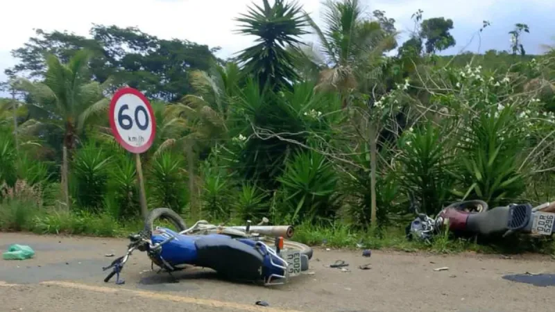 Colisão entre duas motos deixa dois mortos e três feridos em Mantenópolis