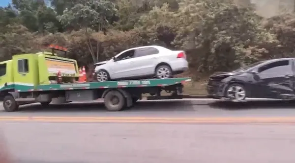 Acidente envolvendo três carros deixa seis feridos na BR-101 em Ibiraçu neste domingo (7)