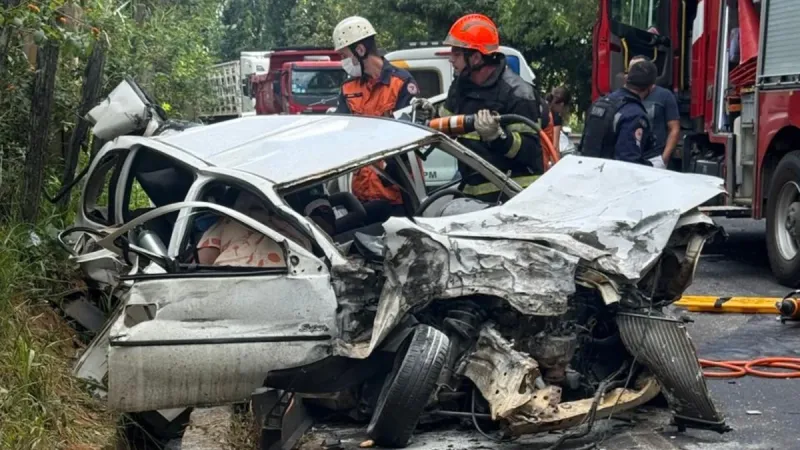 Acidente na BR-259 em Colatina deixa dois feridos e interdita parcialmente a pista
