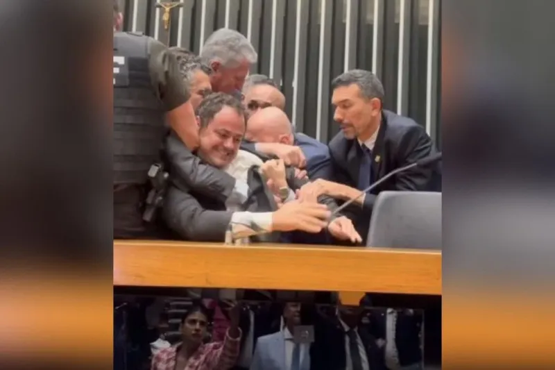 Como votaram os deputados colatinenses no projeto que anistia envolvidos nos atos de 8 de janeiro