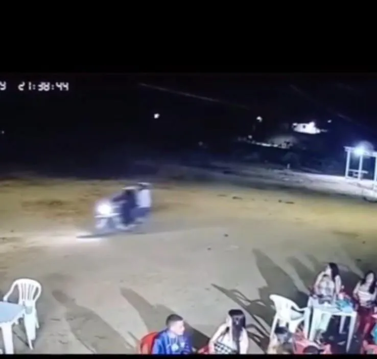 Vídeo mostra ataque a tiros em bar que deixou ferido e causou pânico em Marilândia