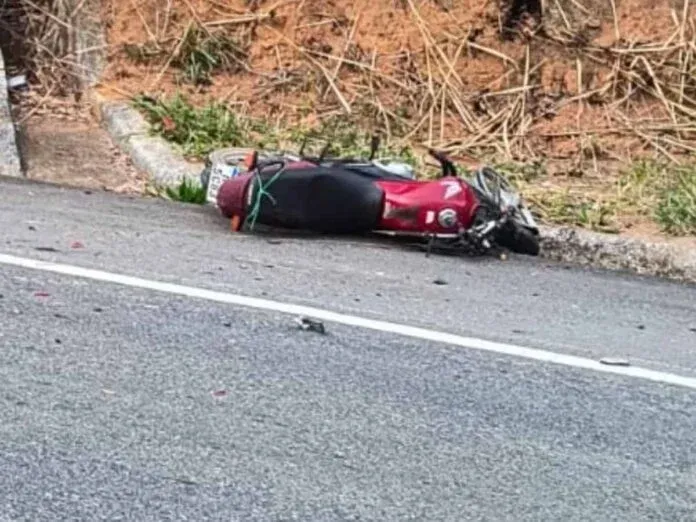 Motociclista fica ferido após colisão com caminhonete na BR-101, em João Neiva