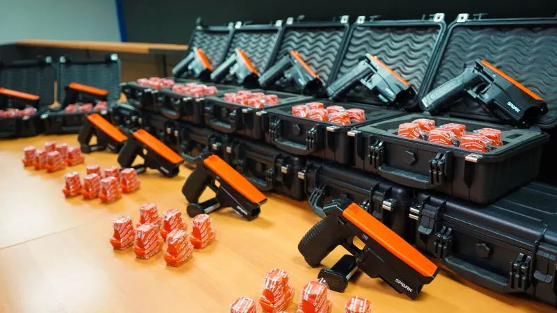 Guarda Civil de Linhares recebe 100 armas de choque para reforçar a segurança