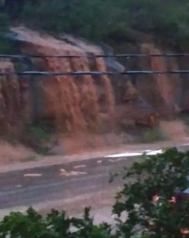 Chuvas transformam parada tradicional da BR-080 em risco para motoristas em Colatina