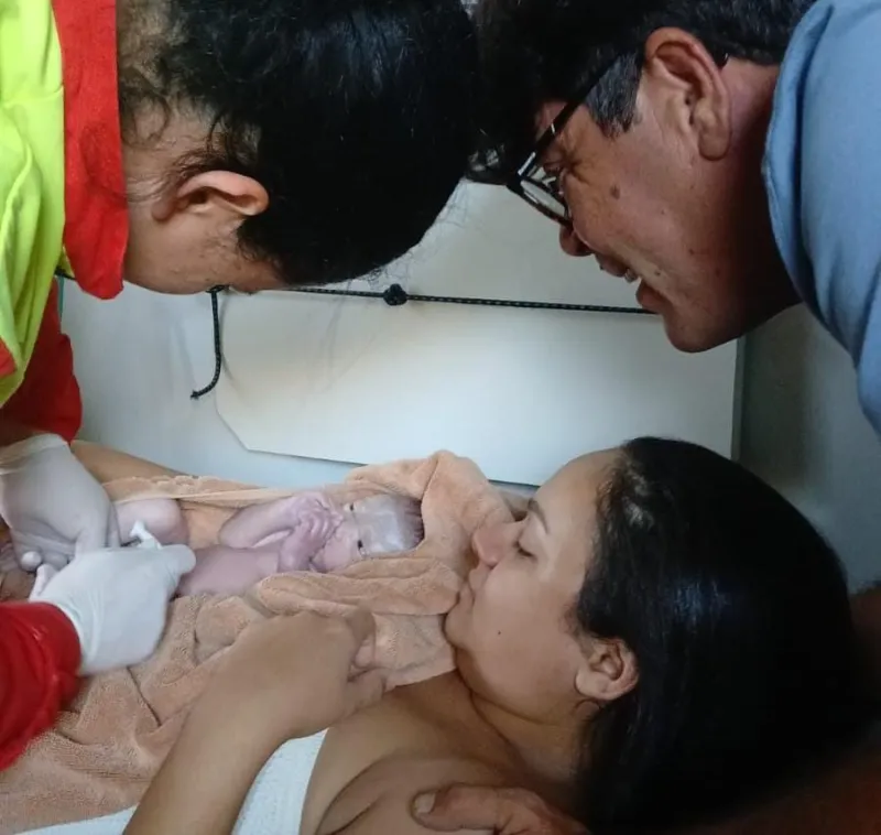 Emoção na BR-101: bebê nasce em base da Ecovias Capixaba durante a madrugada de Carnaval, em Ibiraçu