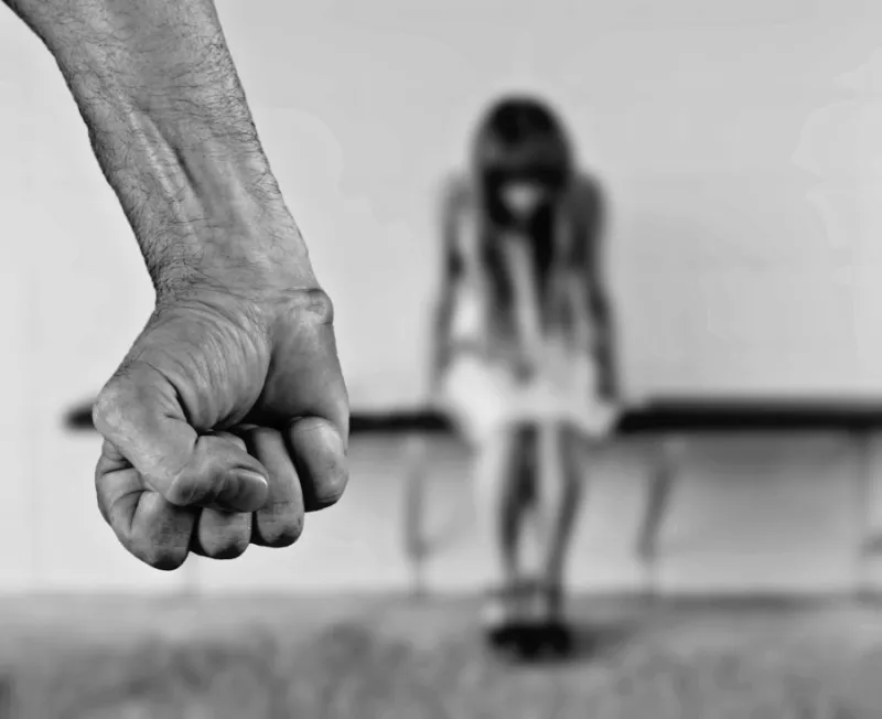 Emboscada e Terror Psicológico: Homem ataca ex-companheira e ameaça levar filho do casal em Baixo Guandu