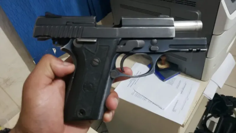 Suspeito de abastecer tráfico em Itaguaçu é preso com pistola 9mm em Aracruz