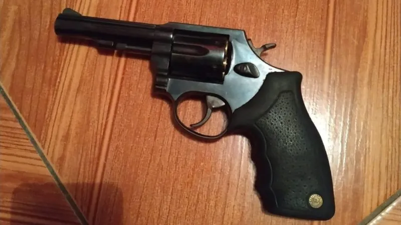Denúncia anônima termina com prisão por porte ilegal de arma em Colatina