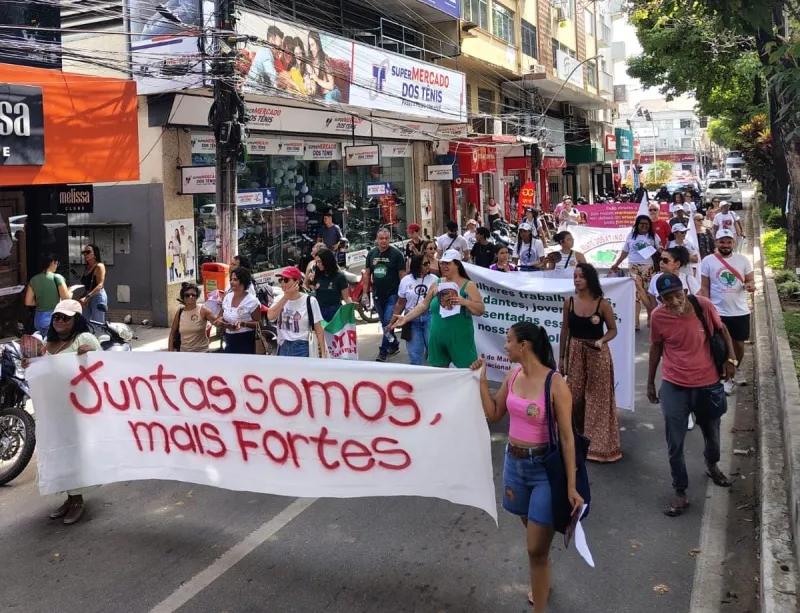 Mulheres ocupam ruas de Colatina em ato por direitos e contra violência neste sábado (7)