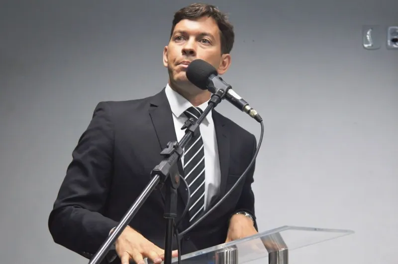 Arnaldinho recua e decide ficar na Prefeitura de Vila Velha