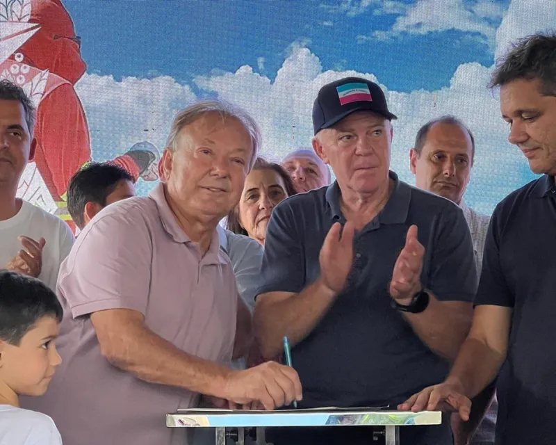 Governador Casagrande e secretário Guerino Balestrassi anunciam mais de R$ 30 milhões em saneamento e inauguram escola durante agenda em Rio Bananal