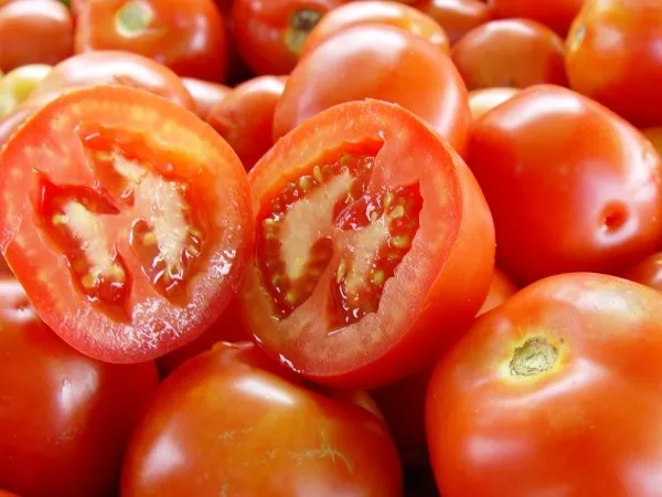 Preço do tomate assusta consumidores em Colatina e varia até quase R$ 3 entre supermercados