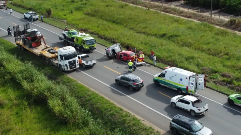 Acidente na BR-101, próximo a Linhares, deixa mortos e feridos na tarde desta sexta-feira