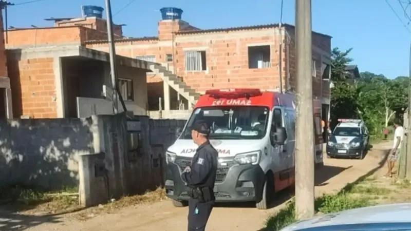 Polícia cerca casa durante a madrugada e prende suspeito de feminicídio, em Linhares