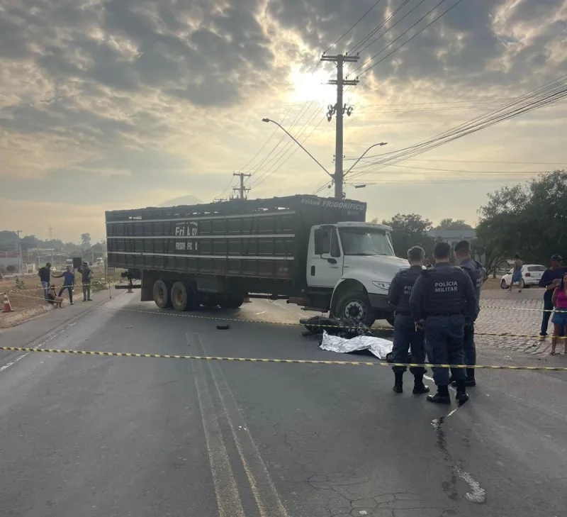 Tragédia na BR-259 nesta quinta-feira: motociclista de 34 anos morre após caminhão atravessar pista em Baixo Guandu