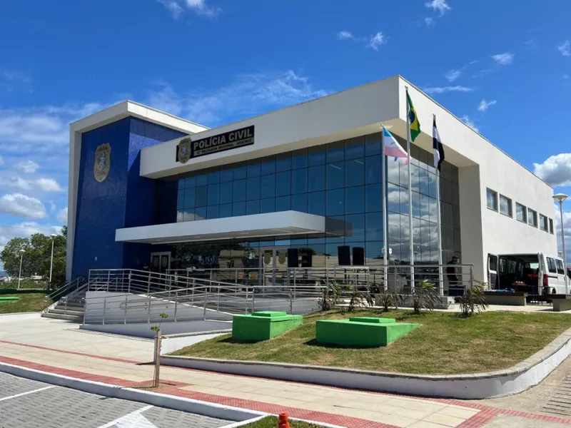 Motorista embriagado bate em caminhão carregado com eucalipto e acaba preso no Norte do Espírito Santo