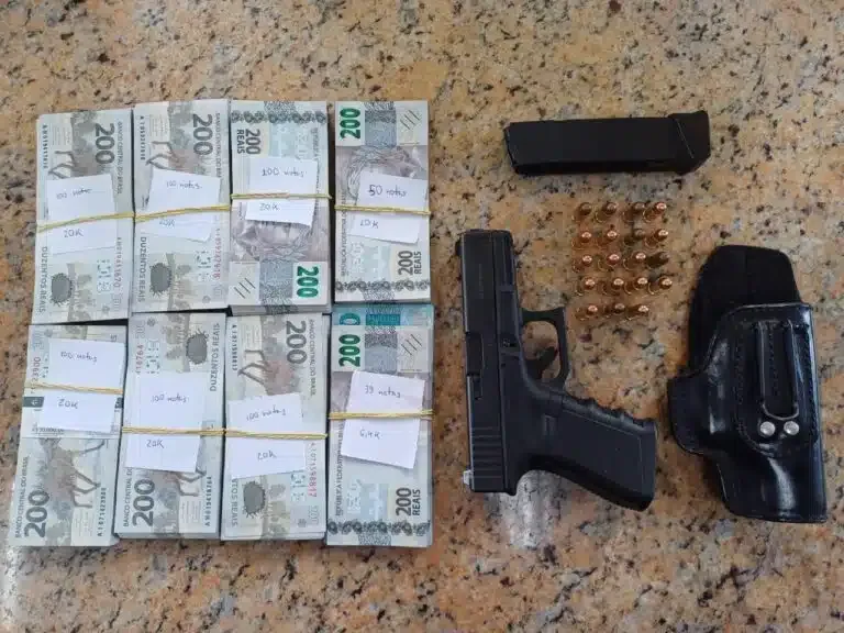 PRF apreende arma, munições e mais de R$ 136 mil após perseguição na BR-101 em São Mateus